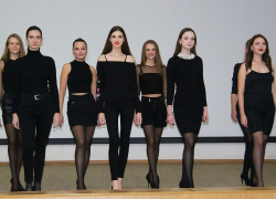 Зачем девушки приходят на конкурс красоты?