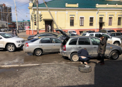 Дорог нет. Совсем. Нигде. Инструкция автомобилистам, потерявшим колеса в ямах Тамбова