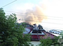 В 3 часа ночи в Тамбове загорелся частный дом на улице Комсомольской