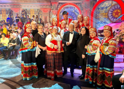 Депутат Тамбовской областной Думы сыграла на баяне для Леонида Якубовича на «Поле чудес»
