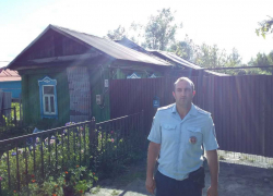 Герои среди нас: из горящего дома спас женщину сотрудник ГИБДД из Кирсанова