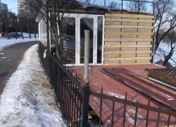 Несмотря на запрет на Набережной продолжается строительство кафе