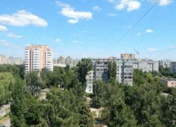 Пожилая женщина упала с крыши многоэтажного дома в Тамбове