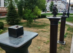 Из Державинского сквера в Тамбове украли бронзовую скульптуру