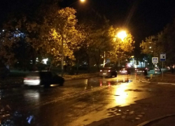 На Рылеева потекла река из кипятка