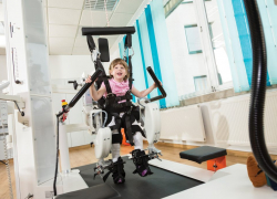 Новые медицинские тренажёры подарили детям с диагнозом ДЦП