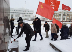 Депутата Тамбовской горДумы оштрафовали за возложение цветов к памятнику