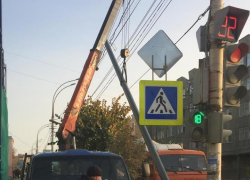 В Тамбове на Советской устанавливают дублирующие дорожные знаки