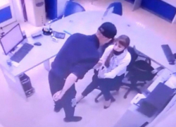 В центре Тамбова мужчина с ножом ограбил 2 микрокредитных конторы