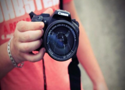Мужчина украл фотоаппарат, чтобы продать его и отметить день рождения
