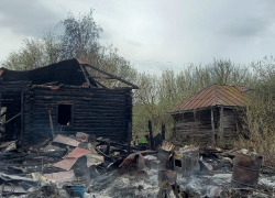 В Первомайском районе трое друзей вытащили женщину из горящего дома