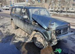 В Тамбове пожилой водитель «Нивы» врезался в пассажирский автобус №50