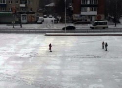 Котовчане перед окнами горадминистрации разместили артобъект категории «18+»