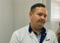 Акушер кирсановской больницы получил ключи от новой квартиры из рук губернатора