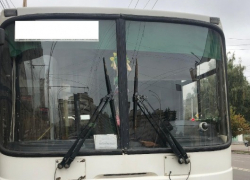 В Тамбове в автобусе малолетняя девочка получила травмы, упав из-за резкого торможения 