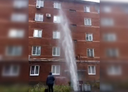 В Котовске фонтан высотой в четыре этажа бьёт из земли