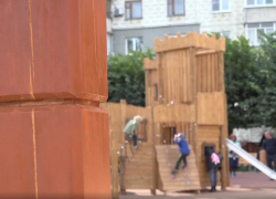 Детский городок на Набережной начал приходить в негодность ещё до открытия