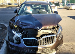 «Skoda Yeti» и «Mercedes Benz» не поделили дорогу на Северной площади