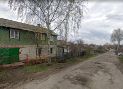 Качество по-тамбовски: находящийся на гарантии асфальт на улице Усиевича развалился 