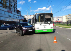 На юге Тамбова в аварии с участием автобуса и внедорожника пострадали пассажиры