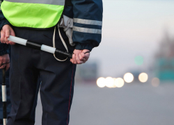 Тамбовские госавтоинспекторы вернули москвичу утерянные документы и деньги 