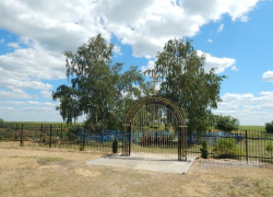 Братья из Уваровского района благоустроили поселковое кладбище на собственные средства 