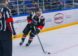 ХК «Тамбов» уверенно обыгрывает «Южный Урал» на домашнем льду