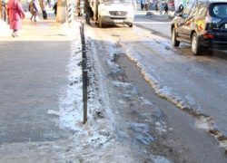 «Горжилкомхоз» Кирсанова ответит за то, что по тротуарам города невозможно пройти 