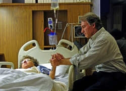 В Госдуме второе чтение прошёл законопроект, разрешающий родственникам посещать больных в реанимации