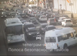 В Тамбове подросток сломал ногу, убегая из автобуса