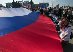 84-метровый флаг России развернут в Тамбове в честь государственного праздника 