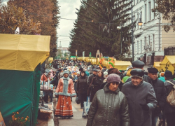 С покупками и погрузкой на Покровской ярмарке помогут волонтеры 