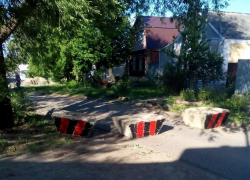 Жители нескольких проездов в районе Летки самовольно перекрыли проезд автотранспорта
