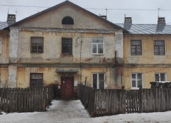 Власти Котовска попытались переселить две семьи из аварийного жилья в одну квартиру