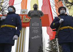 В Тамбове открыли памятник советскому лётчику-штурмовику Ивану Драченко