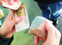 Студент колледжа пытался купить cпайс прямо на лекциях