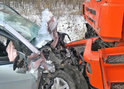 Водитель «NISSAN TIIDA» погиб в лобовом столкновении с «КамАЗом» на дороге в Пензу