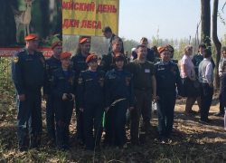 Более 300-т человек высаживали 10 000 деревьев в Тамбовском лесничестве 