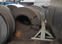 В Тамбовском районе водитель грузовика вывез 80 тонн металлических катушек с предприятия