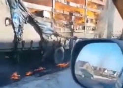 На трассе рядом с Новой Лядой загорелся грузовик с электроникой