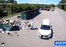 В Тамбове продолжают бороться с незаконным сбросом шин и строительного мусора у контейнеров