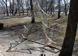 После публикаций «Блокнота Тамбов» в сквере Строителей убрали новогодние инсталляции