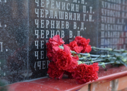 На Тамбовском некрополе почтили память воинов 