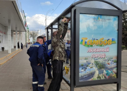 Новый остановочный павильон на остановке «Драмтеатр» попытались сломать хулиганы