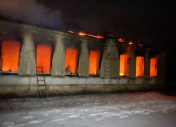 В Ржаксинском районе ночью сгорела школа