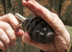 В тамбовском супермаркете посетители угрожали персоналу гранатой