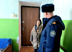 Инжавинской пенсионерке, которую власти переселили в холодную квартиру, провели газ и отопление