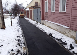 Придётся переделывать: в Тамбове на улице Серова рабочие уложили асфальт прямо на снег