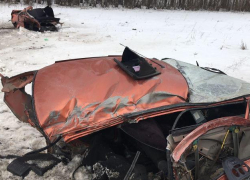 В Мордовском районе два грузовика порвали «Ладу» в клочья