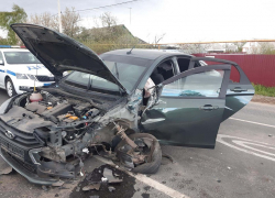 Под Тамбовом водитель «Лады» врезался в тягач, пострадал 11-месячный ребёнок